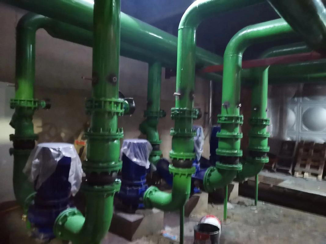 中央空調主機房跟冷卻塔安裝中,加油#水泵廠家 #專業的事交給